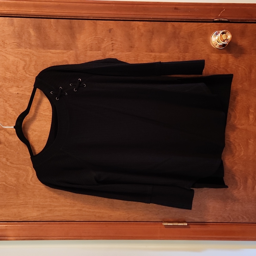 Gently-used, Maurices Curved-Hem Black Sweater w/ Shoulder Detail, Size 0X